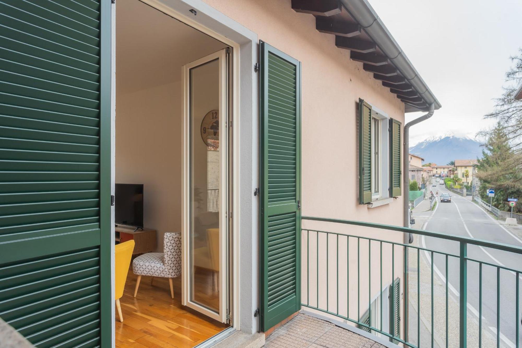 Ponente Balcony & Garden By Rent All Como Gravedona Exterior foto